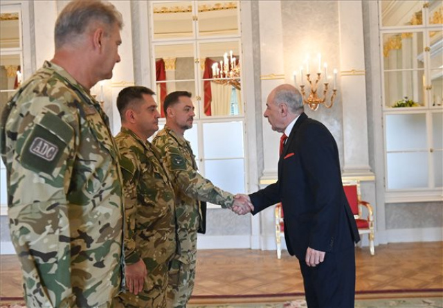 Sulyok Tamás a Honvéd Vezérkar főnökét és a Katonai Nemzetbiztonsági Szolgálat főigazgatóját fogadta