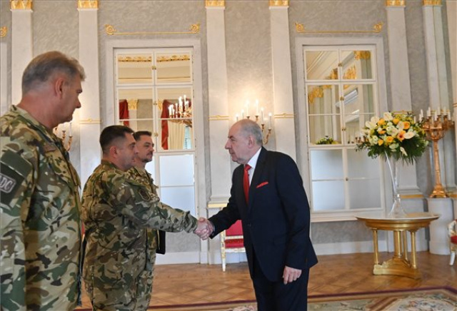 Sulyok Tamás a Honvéd Vezérkar főnökét és a Katonai Nemzetbiztonsági Szolgálat főigazgatóját fogadta