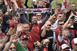 EURO-2024 - Többezer magyar szurkoló vonult Kölnben a Svájc elleni meccs helyszínére