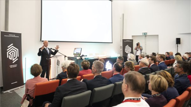 Felavatták a Molekuláris Ujjlenyomat Kutató Központ lézerlaboratóriumát Szegeden