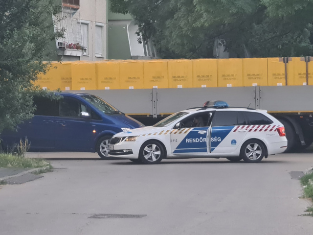 Kamion és kisbusz ütközött a Szatymazi utcában