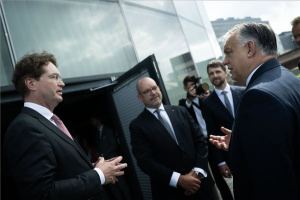 Orbán Viktor a Mercedes vezérigazgatójával tárgyalt