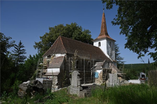 Újabb érdekes falképek kerültek elő a székelyföldi Szacsva középkori templomában