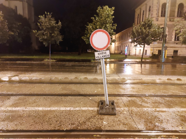 Mentő balesete a Kossuth Lajos sugárúton