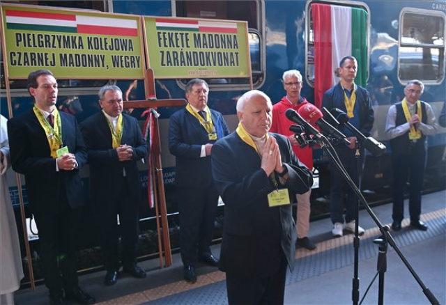 Elindult a Fekete Madonna zarándokvonat Budapestről Czestochowába