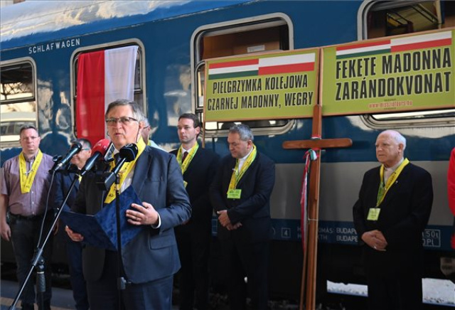 Elindult a Fekete Madonna zarándokvonat Budapestről Czestochowába