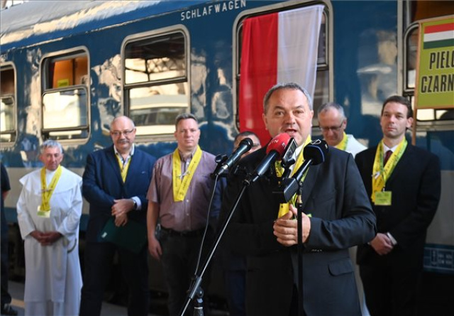 Elindult a Fekete Madonna zarándokvonat Budapestről Czestochowába