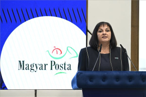 Alkalmi bélyeget bocsátott ki a százéves Magyar Nemzeti Bank tiszteletére a Magyar Posta