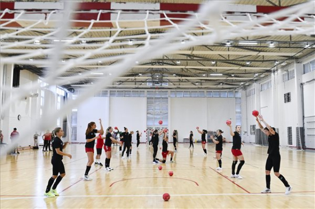 Női kézilabda olimpiai felkészülés - A magyar válogatott edzése