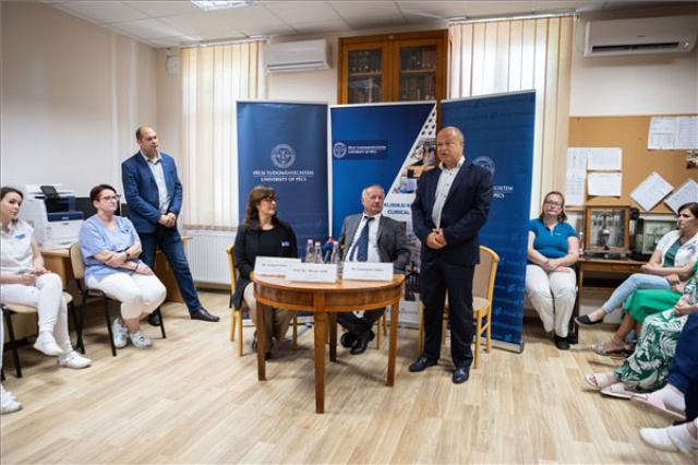 Új kezelőhelyiség nyílt onkológiai betegeknek a pécsi bőrgyógyászati klinikán