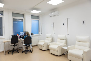 Új kezelőhelyiség nyílt onkológiai betegeknek a pécsi bőrgyógyászati klinikán