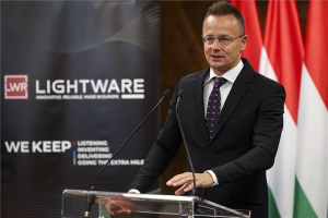 A Lightware beruházásbejelentő sajtótájékoztatója Budapesten
