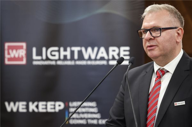 A Lightware beruházásbejelentő sajtótájékoztatója Budapesten