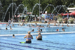 A rendőrség intenzív jelenléttel biztosítja a strandok és szabadvízi fürdőhelyek biztonságát