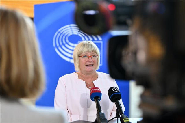 Gál Kinga sajtótájékoztatója Strasbourgban