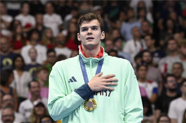 Párizs 2024 - Úszás - Kós Hubert aranyérmet nyert 200 háton