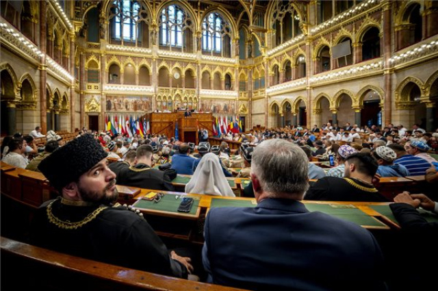 A Parlamentben nyílt meg az idei Kurultáj