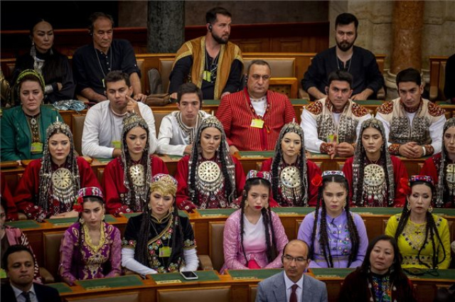 A Parlamentben nyílt meg az idei Kurultáj