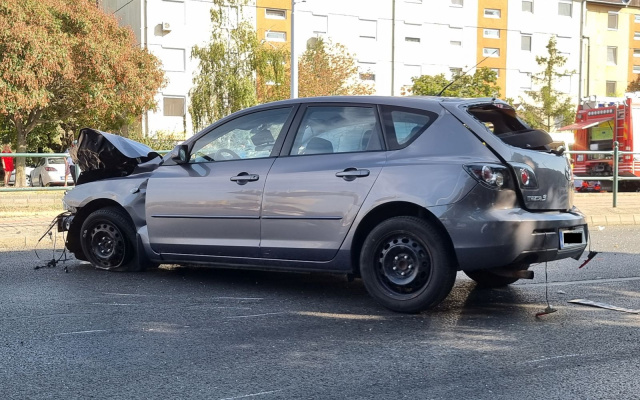 Tűzoltóautó ütközött személyautóval a Rókusi körúton