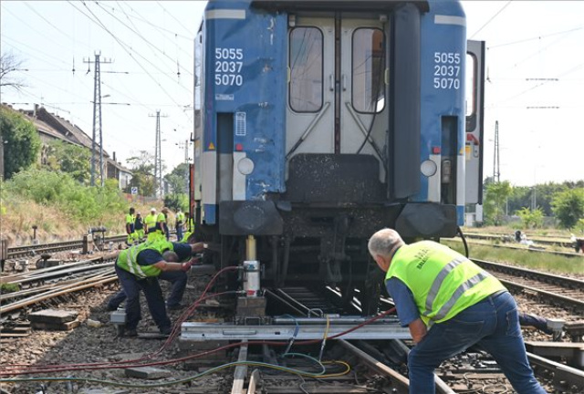 Kisiklott egy Intercity vonat a Keleti pályaudvar közelében
