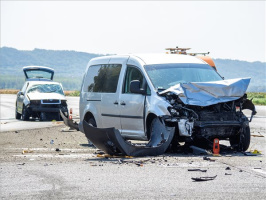 Balesetben meghalt egy autó vezetője Szekszárd és Tolna között