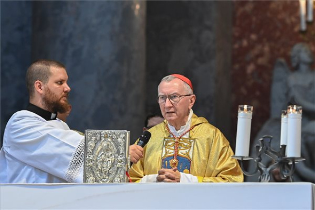 Pietro Parolin szentszéki államtitkár az esztergomi bazilikában mutatott be szentmisét