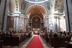 Pietro Parolin szentszéki államtitkár az esztergomi bazilikában mutatott be szentmisét