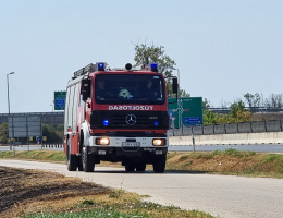 Tűz a 47-es főút mellett