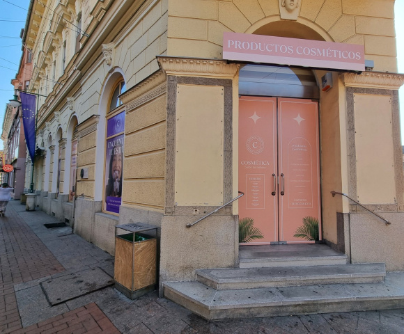 Filmforgatás a Kárász utcán