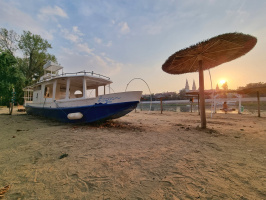 Lapos Beach