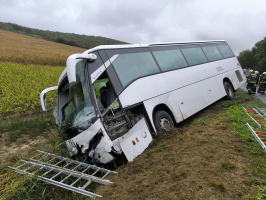 Busz-és-személyautó-ütközött-Borsfánál