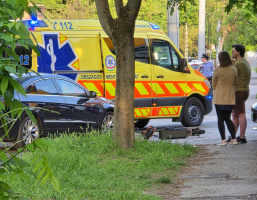 Rolleressel ütközött egy autós a Bérkert soron