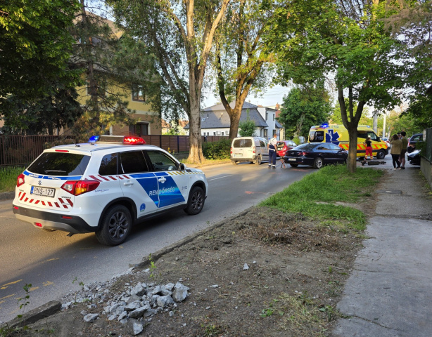 Rolleressel ütközött egy autós a Bérkert soron