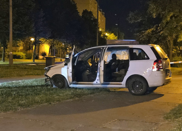 Autós döntött ki egy oszlopot a Budapesti körúton