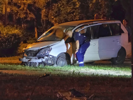 Autós döntött ki egy oszlopot a Budapesti körúton