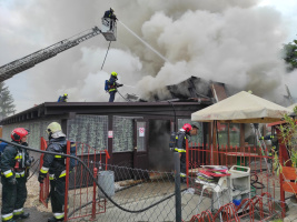 Kigyulladt az Evezős Csárda Szolnokon