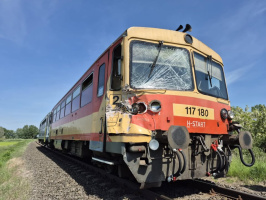 Vonattal ütközött egy teherautó Komáromnál