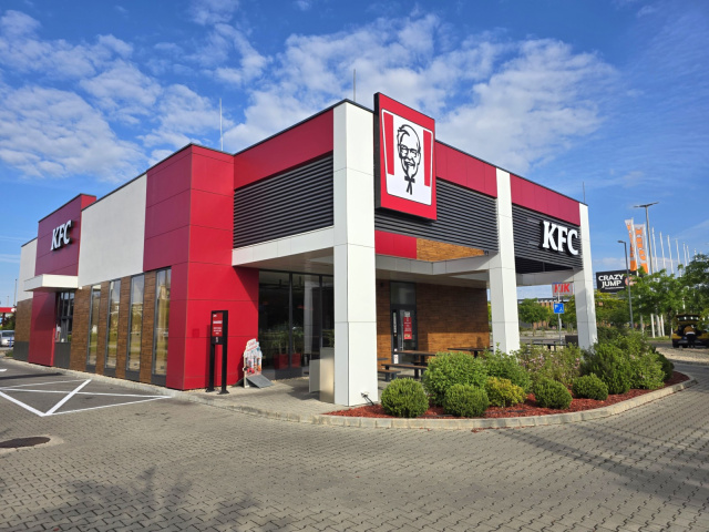 Megújult a KFC a Napfény Parkban