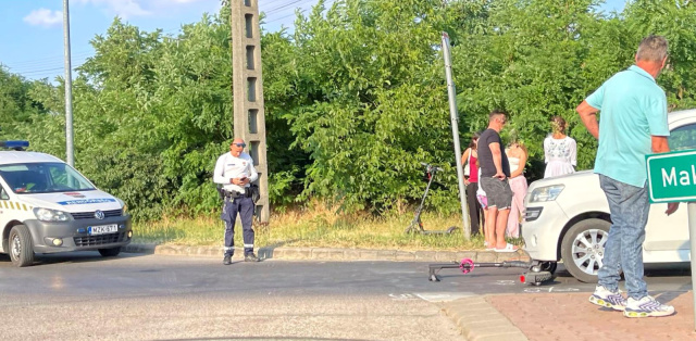 Elektromos rollerest ütött el egy autós
