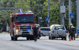 Kigyulladt egy autó a Csongrádi sugárúton