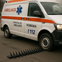 Román-mentőautó-szöges-útakadállyal-MI