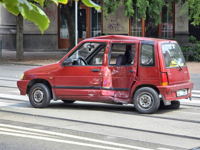 Autóbusszal ütközött egy személyautó a Tisza Lajos körúton