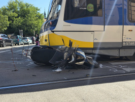 Motoros ütközött Tram-train-el a Zrínyi utcában