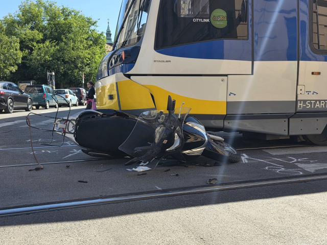 Motoros ütközött Tram-train-el a Zrínyi utcában
