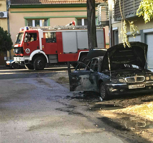 Kiégett egy Rover Szegeden, a Bodzafa utcában