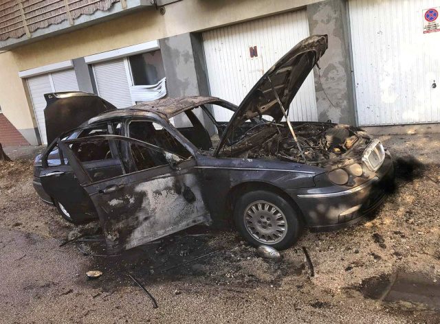 Kiégett egy Rover Szegeden, a Bodzafa utcában
