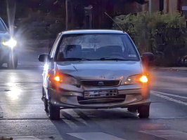 Motoros és személyautó ütközött a Rákóczi utcában