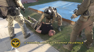 Felfegyverzett-férfi-elfogása-az-óvodánál