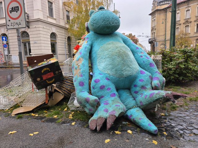 Kidobott Sulley plüss Szegeden