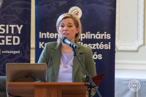 Varga-Bajusz-Veronika